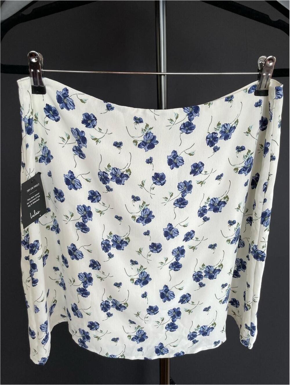 Lulus White Blue Floral Mini Skirt Size XL New with tags - Picture 2 of 7